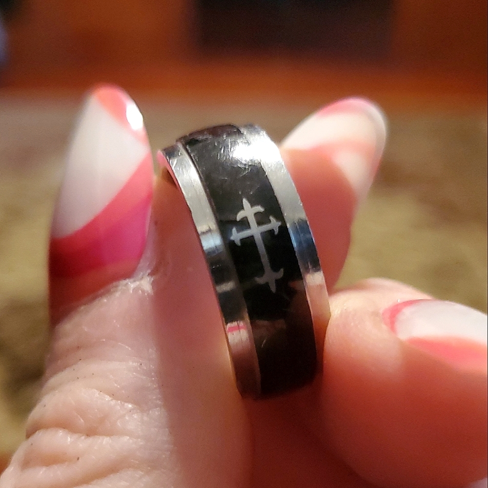 Decorative cross ring